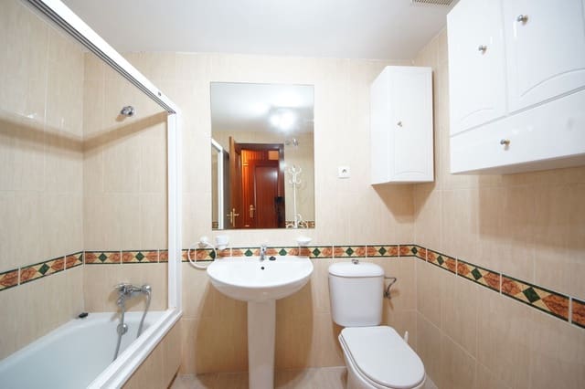 3 slaapkamer Flat te koop in San Pedro de Alcántara Pueblo, Marbella met zwembad - € 375.000 (Ref: 9643384)