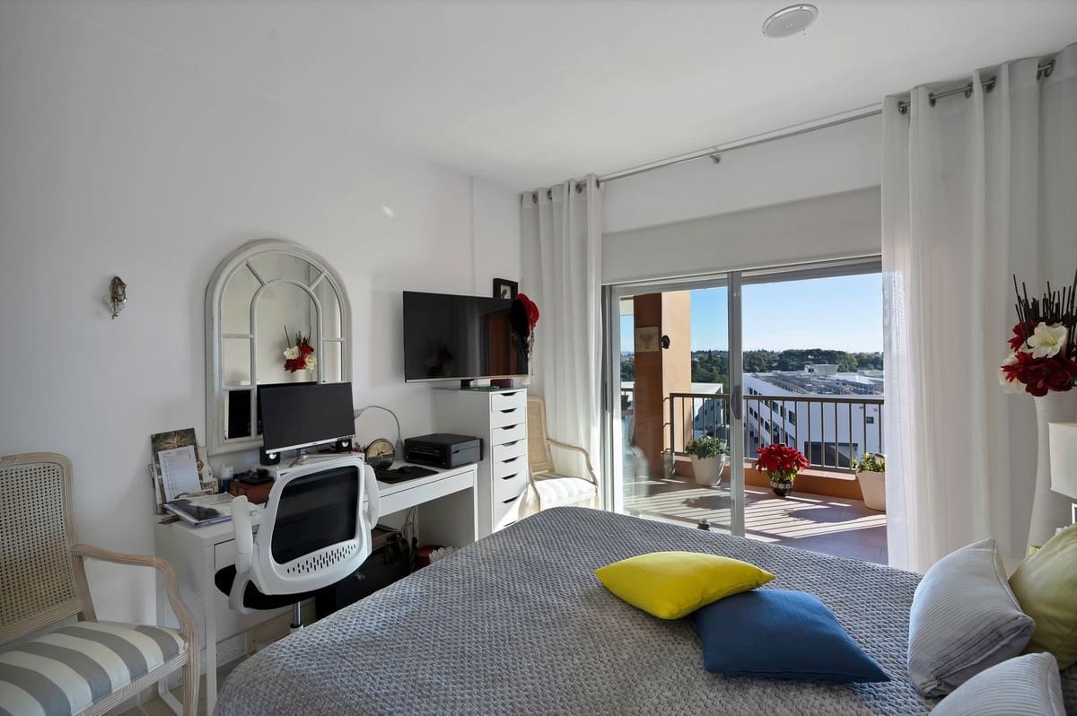 2 sovrum Lägenhet till salu i Estepona med pool garage - 495 000 € (Ref: 9650543)