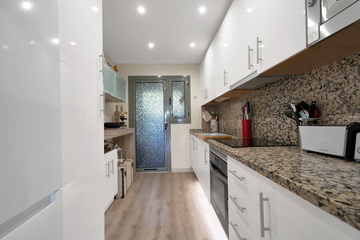 2 sovrum Lägenhet till salu i Estepona med pool garage - 495 000 € (Ref: 9650543)