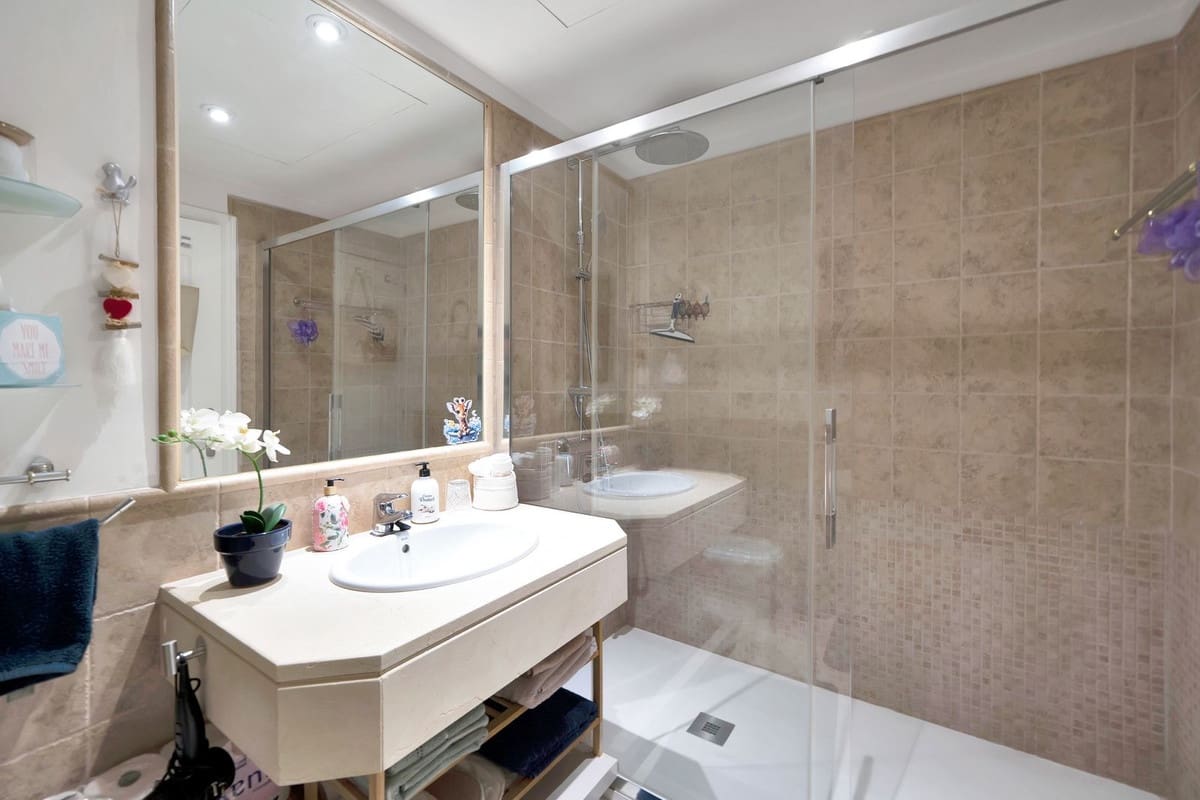 2 sovrum Lägenhet till salu i Estepona med pool garage - 495 000 € (Ref: 9650543)