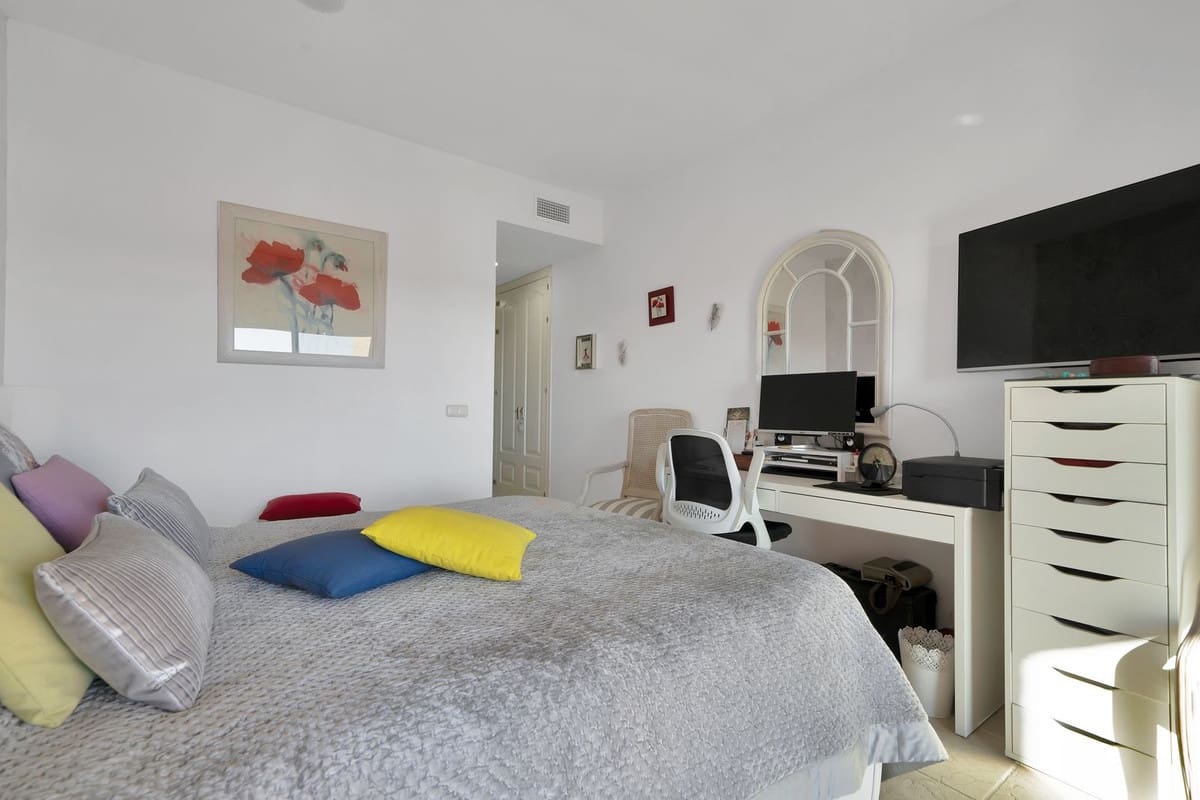 2 sovrum Lägenhet till salu i Estepona med pool garage - 495 000 € (Ref: 9650543)