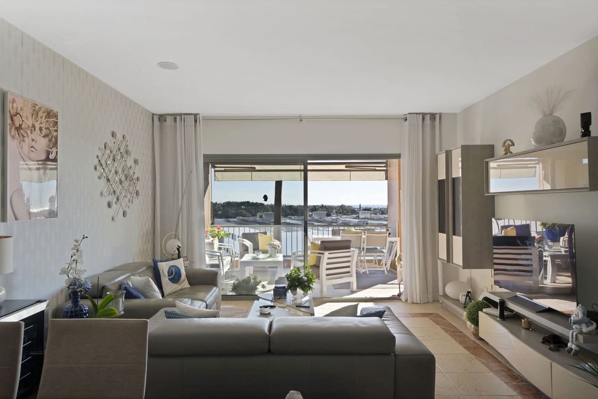 2 sovrum Lägenhet till salu i Estepona med pool garage - 495 000 € (Ref: 9650543)