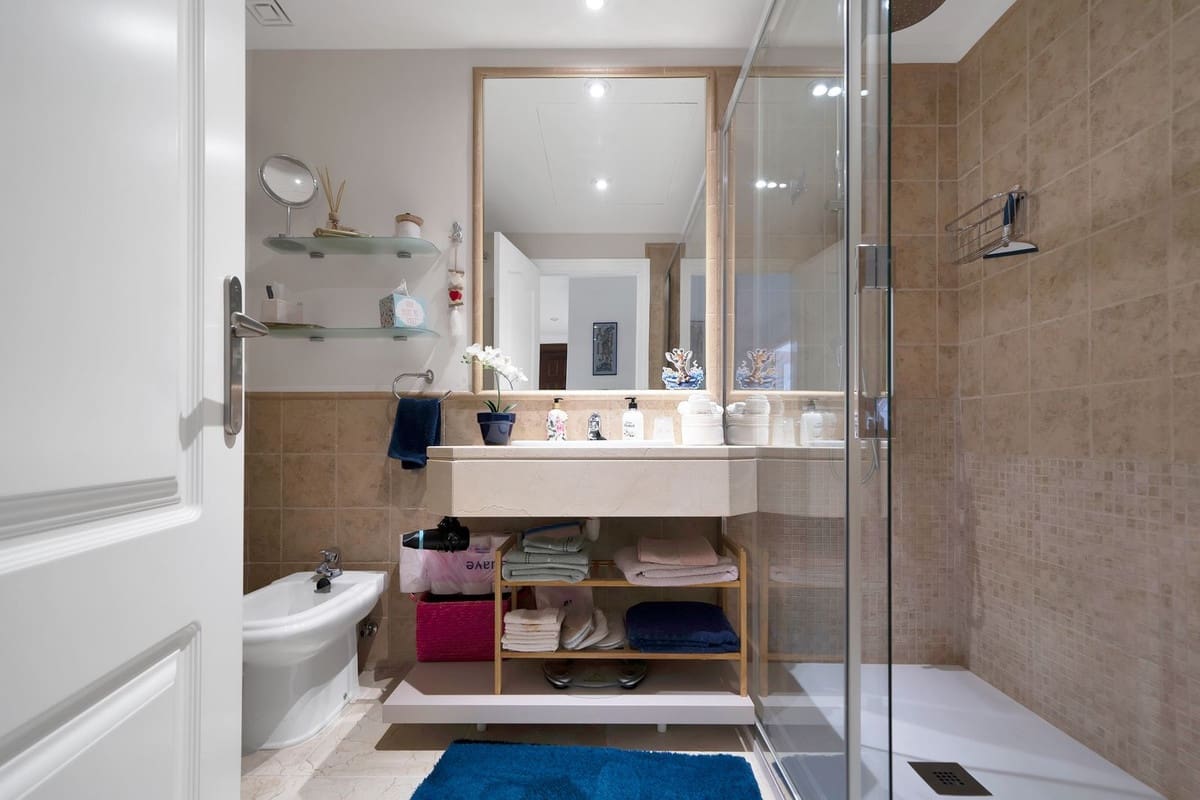 2 sovrum Lägenhet till salu i Estepona med pool garage - 495 000 € (Ref: 9650543)