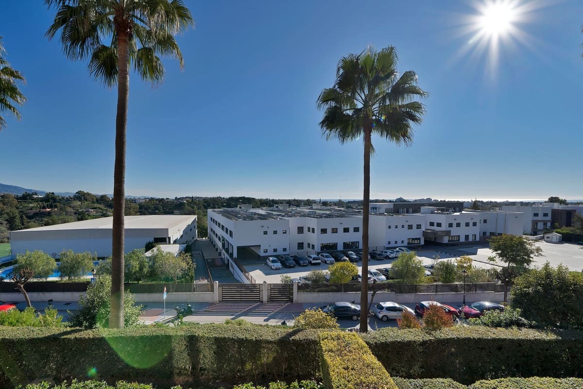 2 sovrum Lägenhet till salu i Estepona med pool garage - 495 000 € (Ref: 9650543)