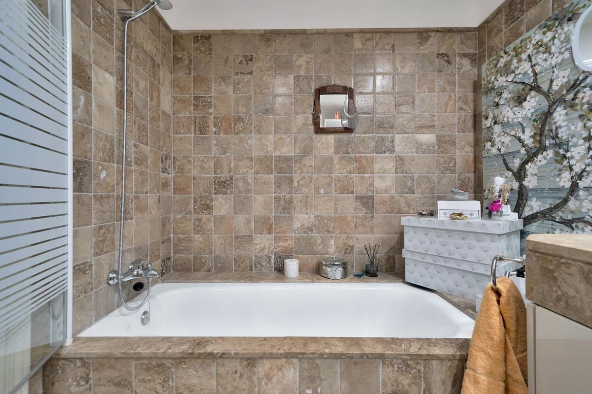 2 sovrum Lägenhet till salu i Estepona med pool garage - 495 000 € (Ref: 9650543)