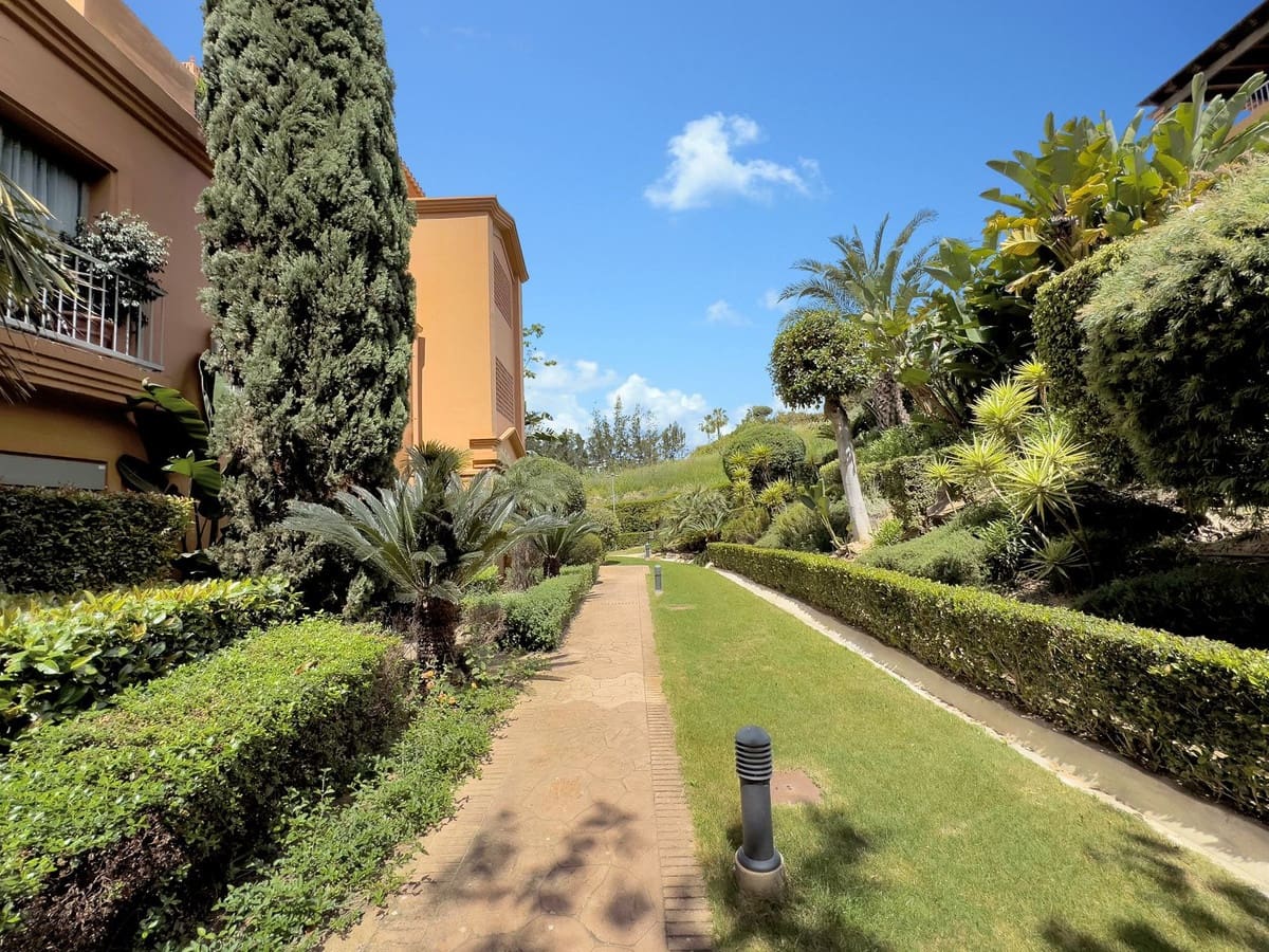 2 sovrum Lägenhet till salu i Estepona med pool garage - 495 000 € (Ref: 9650543)