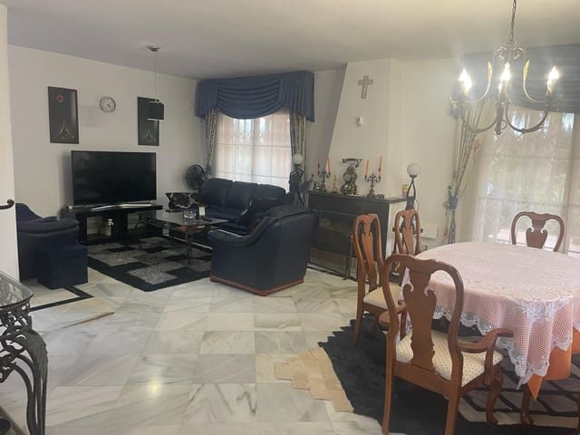 3 slaapkamer Villa te koop in Centro, Estepona met zwembad garage - € 730.000 (Ref: 9650545)