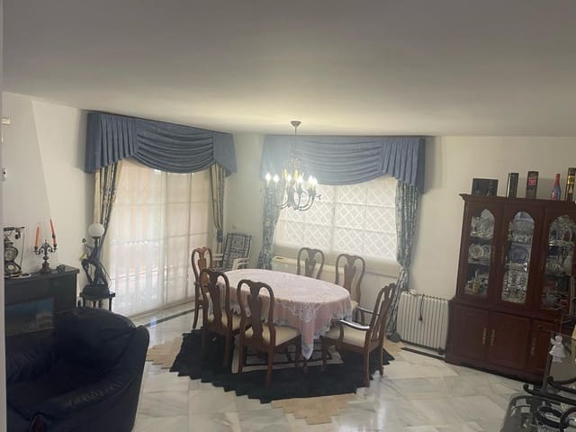 3 slaapkamer Villa te koop in Centro, Estepona met zwembad garage - € 730.000 (Ref: 9650545)