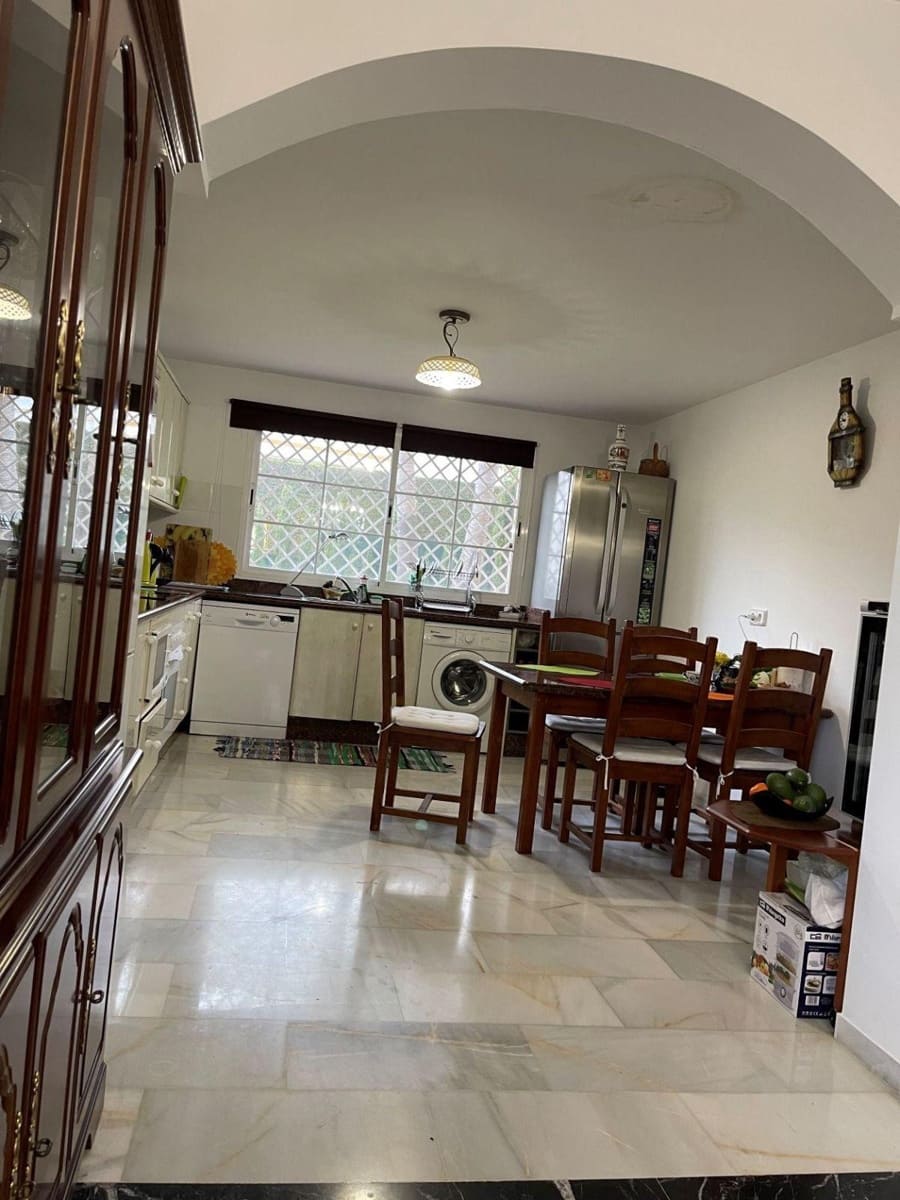 3 slaapkamer Villa te koop in Estepona met zwembad garage - € 730.000 (Ref: 9650545)