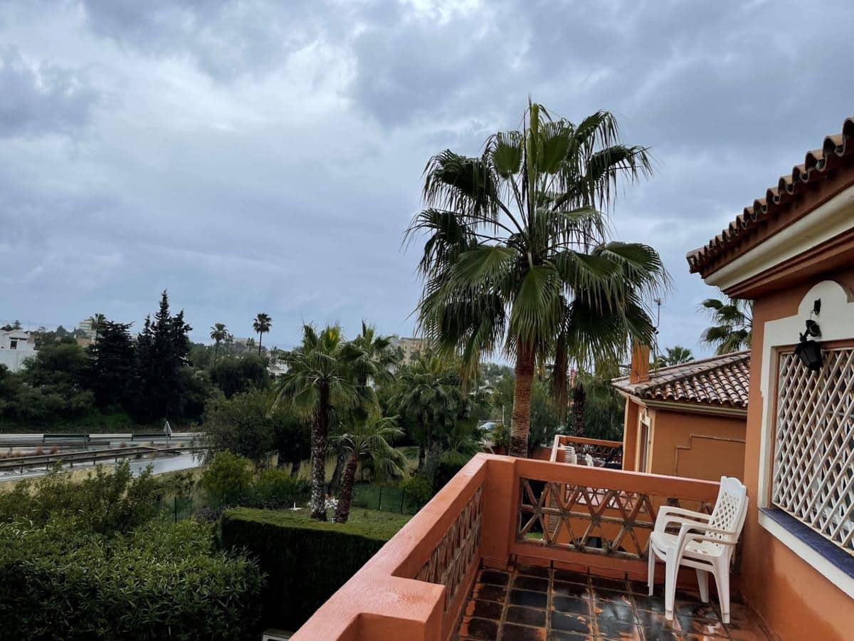 3 slaapkamer Villa te koop in Estepona met zwembad garage - € 730.000 (Ref: 9650545)