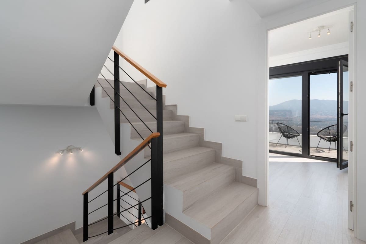 4 bedroom Villa for sale in Ojen with pool garage - € 649,950 (Ref: 9654406)