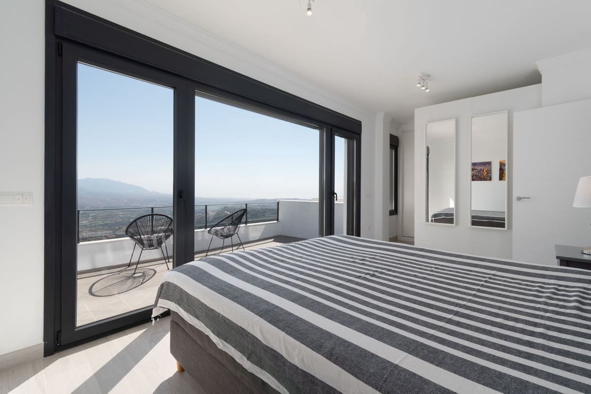 4 bedroom Villa for sale in Ojen with pool garage - € 649,950 (Ref: 9654406)