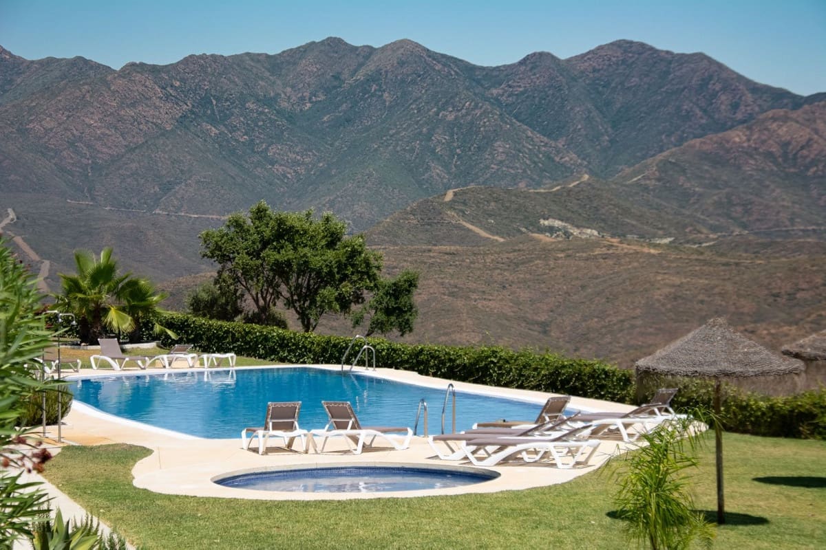 4 bedroom Villa for sale in Ojen with pool garage - € 649,950 (Ref: 9654406)