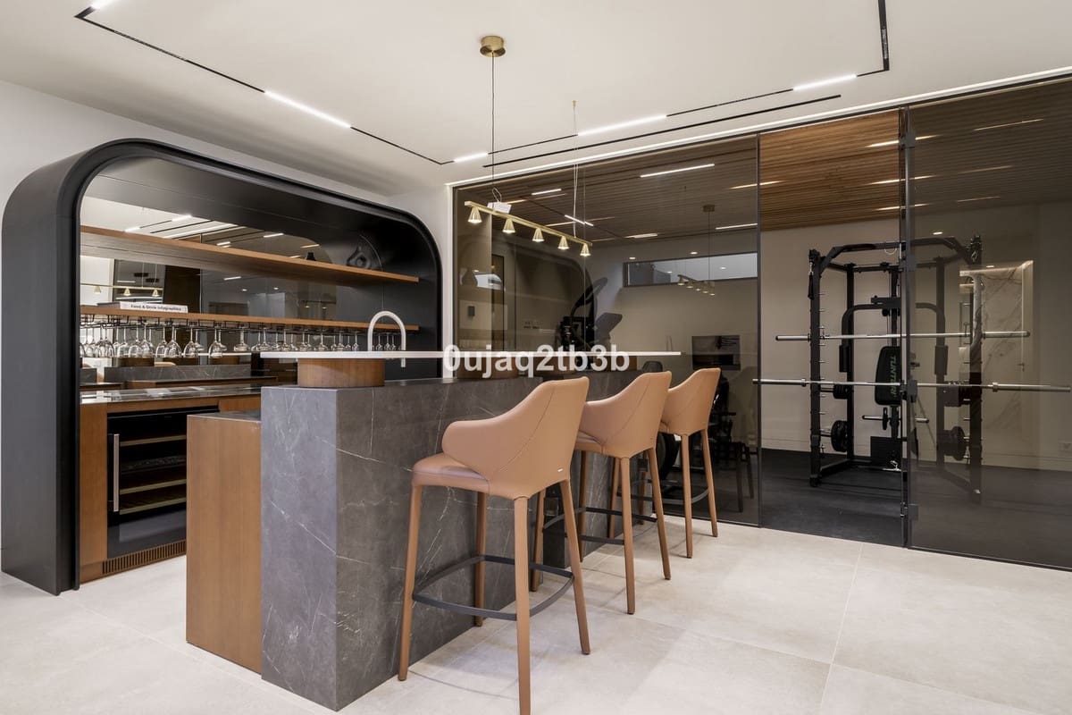 4 Zimmer Villa zu verkaufen in Marbella mit Pool Garage - 4.500.000 € (Ref: 9654408)