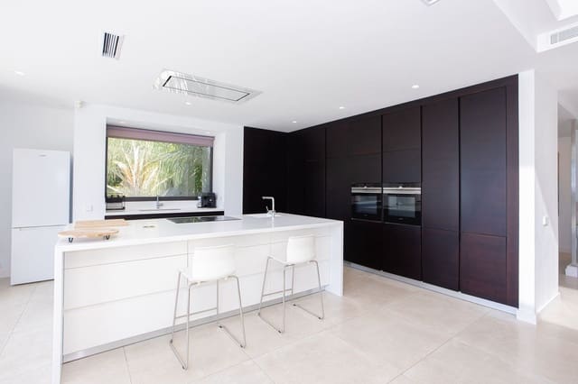 6 sypialnia Willa na sprzedaż w Nagüeles Alto, Marbella z basenem garażem - 2 249 000 € (Ref: 9654409)