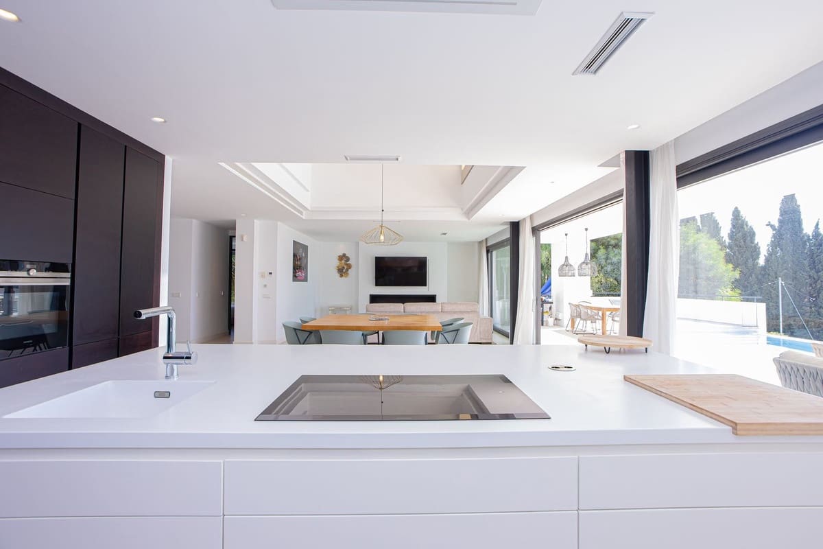 Chalet de 6 habitaciones en Marbella en venta con piscina garaje - 2.249.000 € (Ref: 9654409)