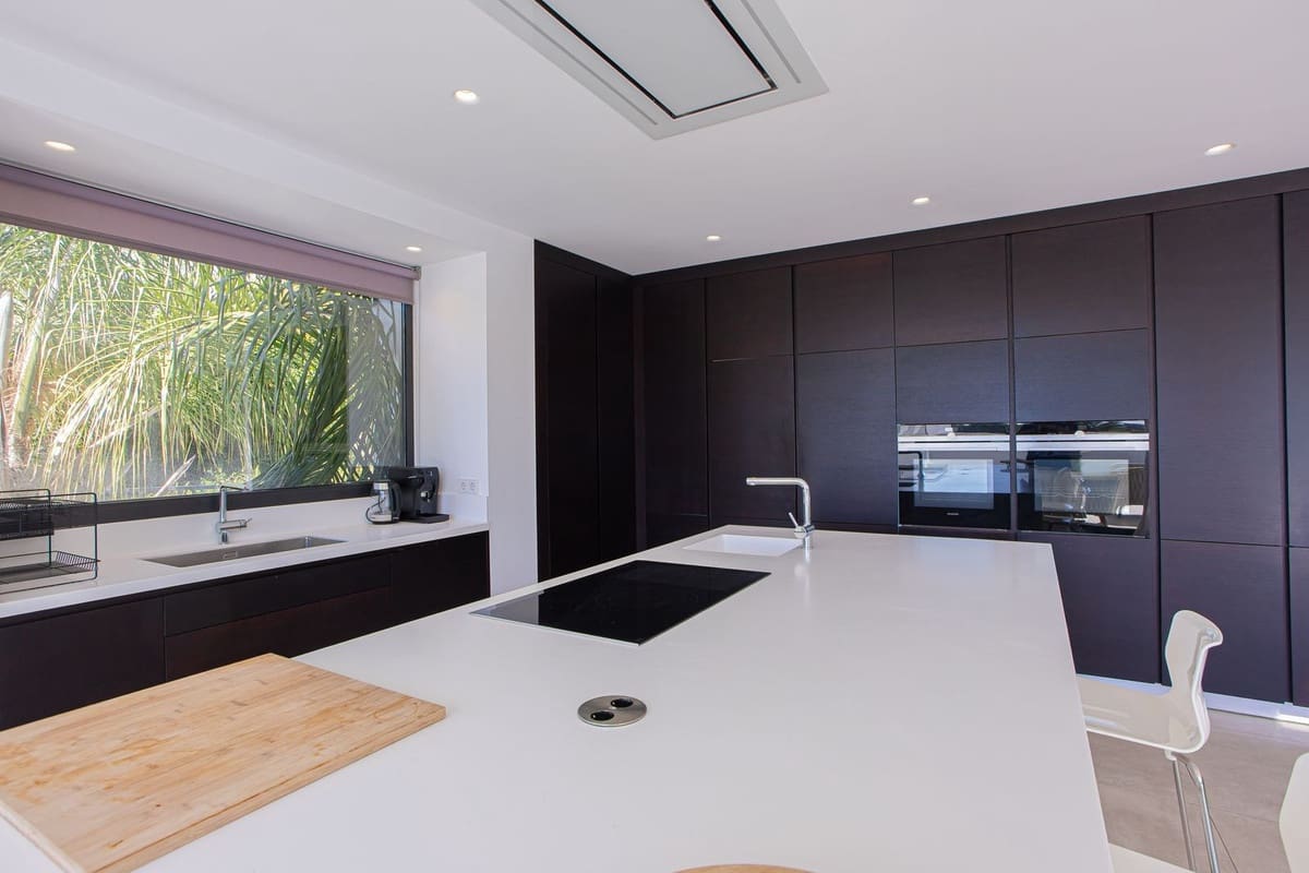 Chalet de 6 habitaciones en Marbella en venta con piscina garaje - 2.249.000 € (Ref: 9654409)