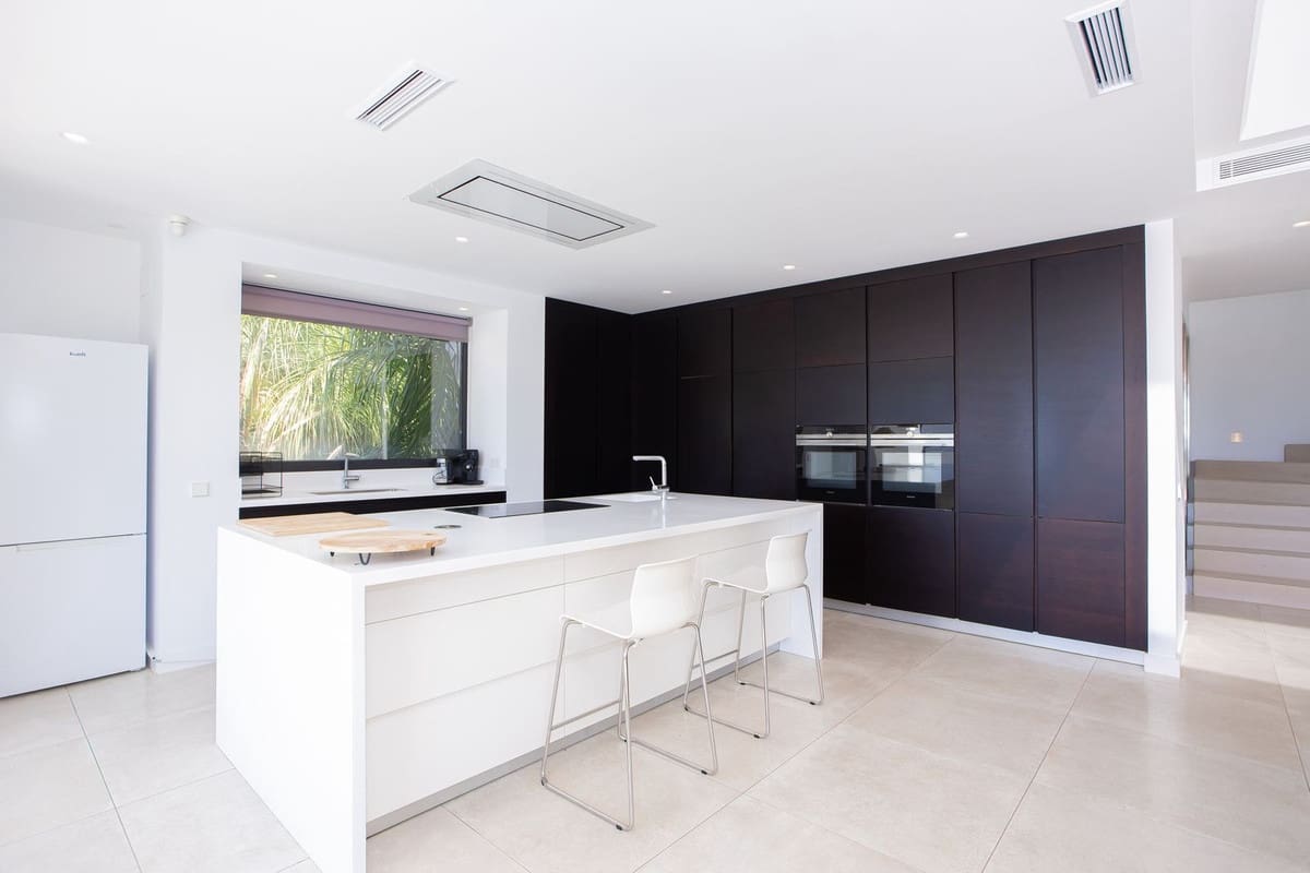 Chalet de 6 habitaciones en Marbella en venta con piscina garaje - 2.249.000 € (Ref: 9654409)