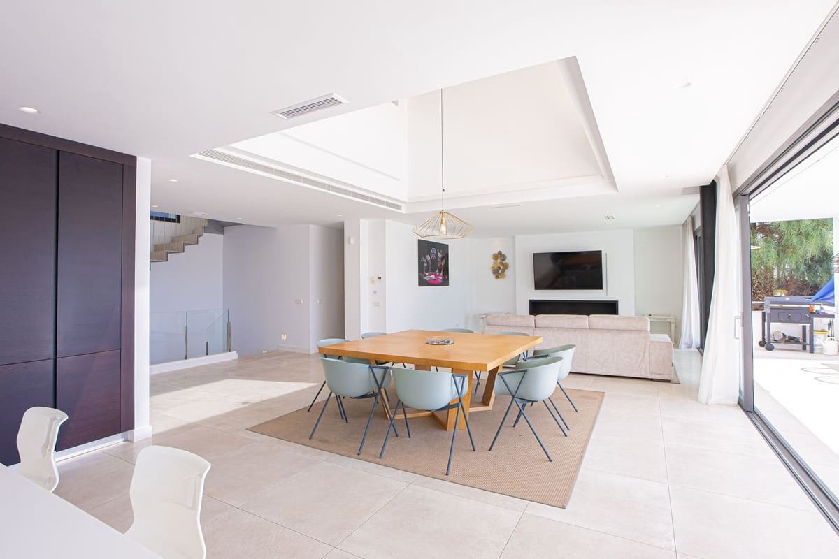 Chalet de 6 habitaciones en Marbella en venta con piscina garaje - 2.249.000 € (Ref: 9654409)