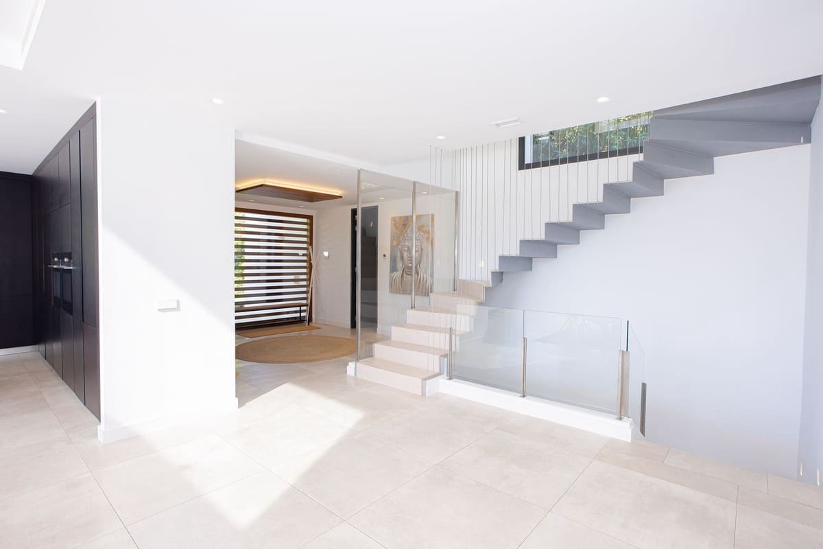 Chalet de 6 habitaciones en Marbella en venta con piscina garaje - 2.249.000 € (Ref: 9654409)