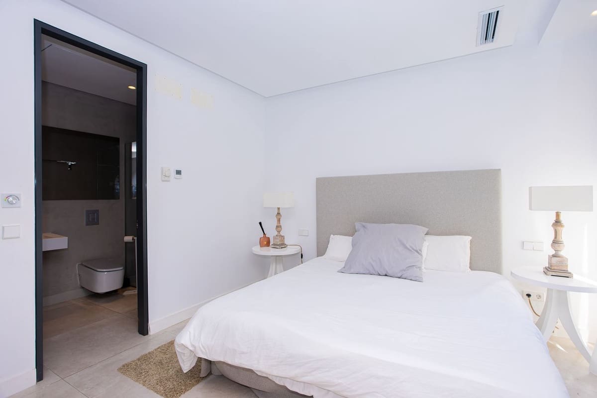 Chalet de 6 habitaciones en Marbella en venta con piscina garaje - 2.249.000 € (Ref: 9654409)