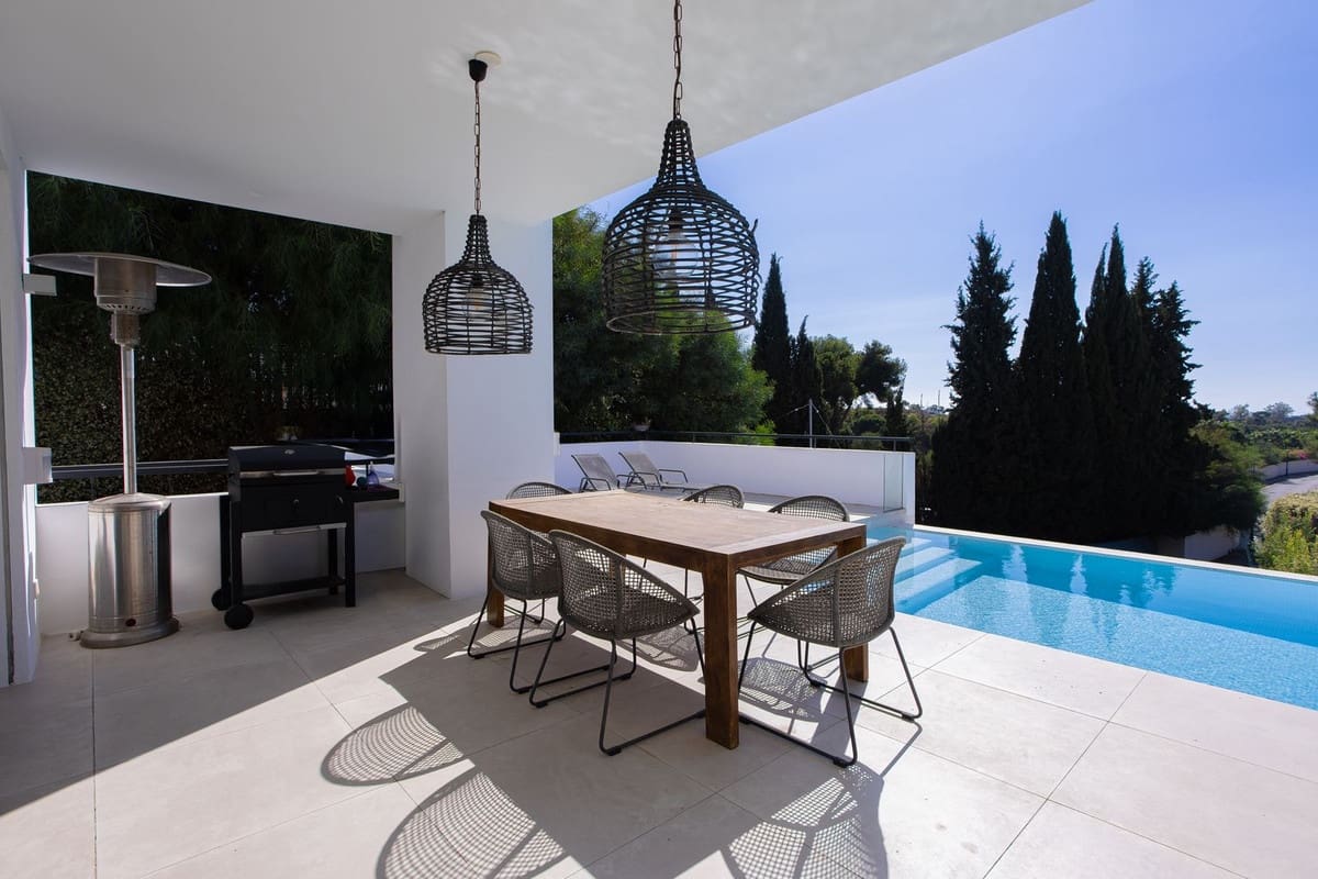 Chalet de 6 habitaciones en Marbella en venta con piscina garaje - 2.249.000 € (Ref: 9654409)