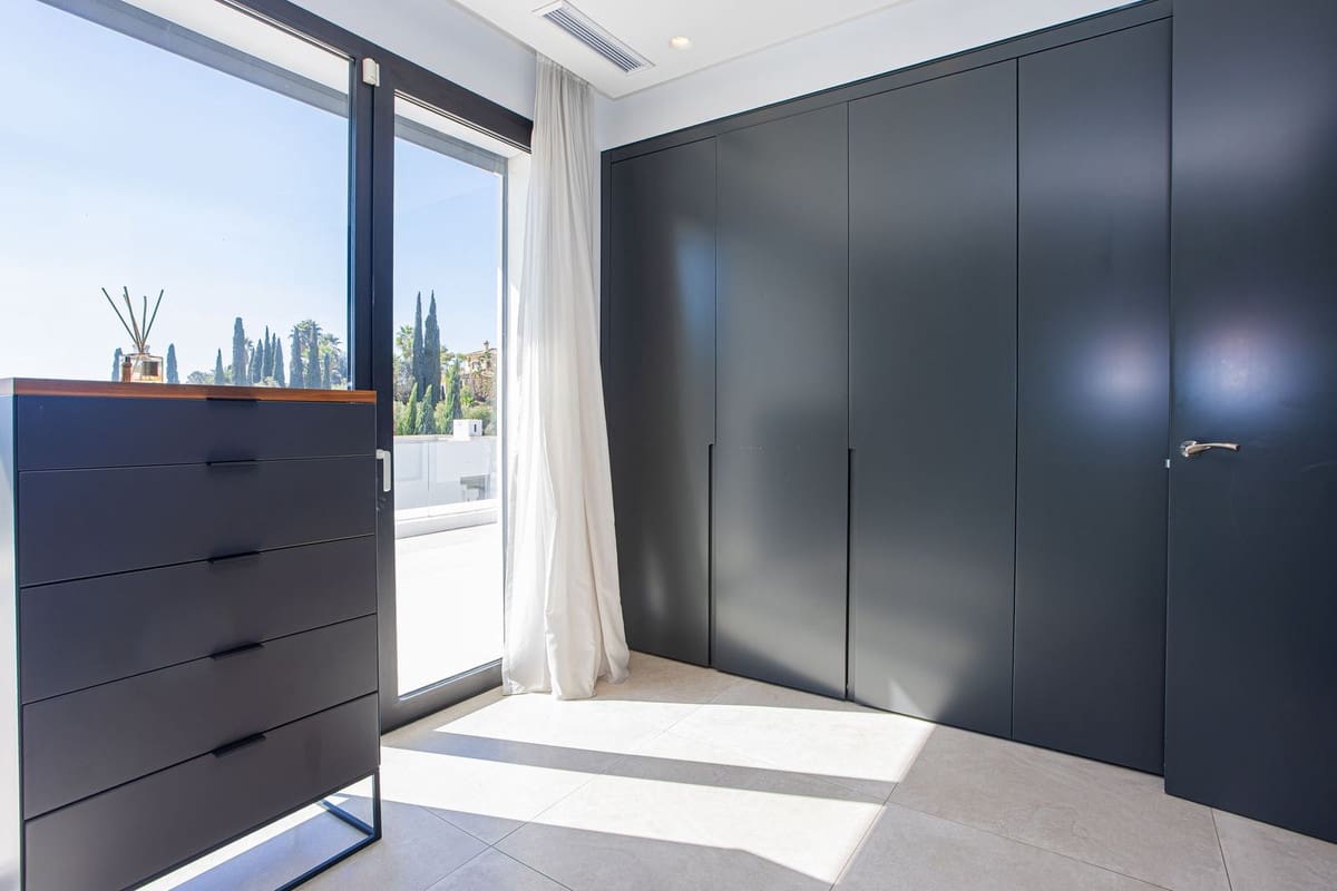 Chalet de 6 habitaciones en Marbella en venta con piscina garaje - 2.249.000 € (Ref: 9654409)