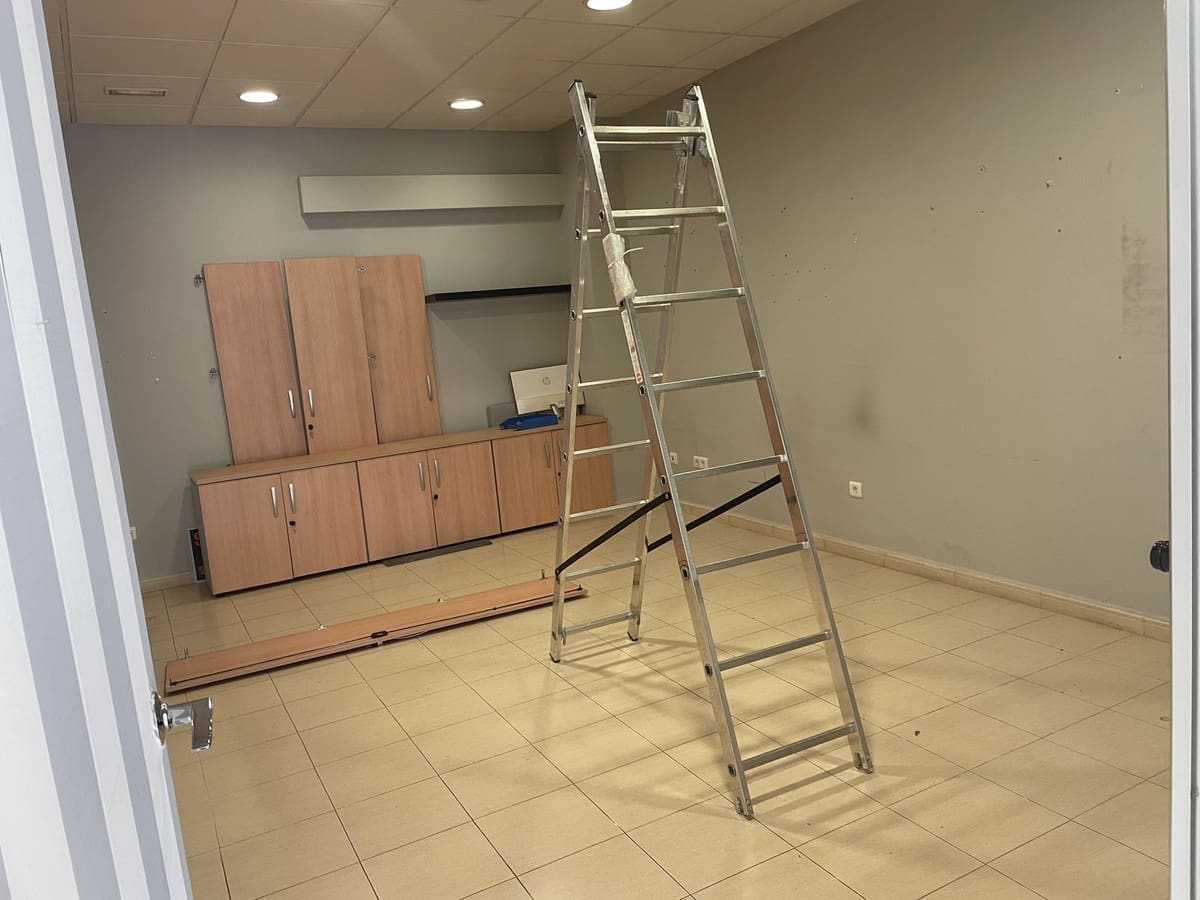 Biuro na sprzedaż w Estepona z garażem - 257 250 € (Ref: 9664362)