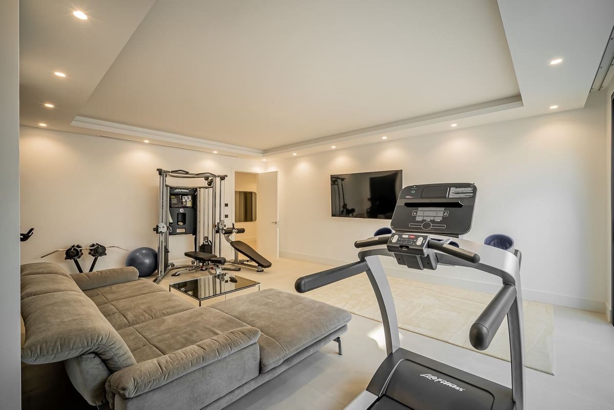 Chalet de 5 habitaciones en Estepona en venta - 4.750.000 € (Ref: 9664364)