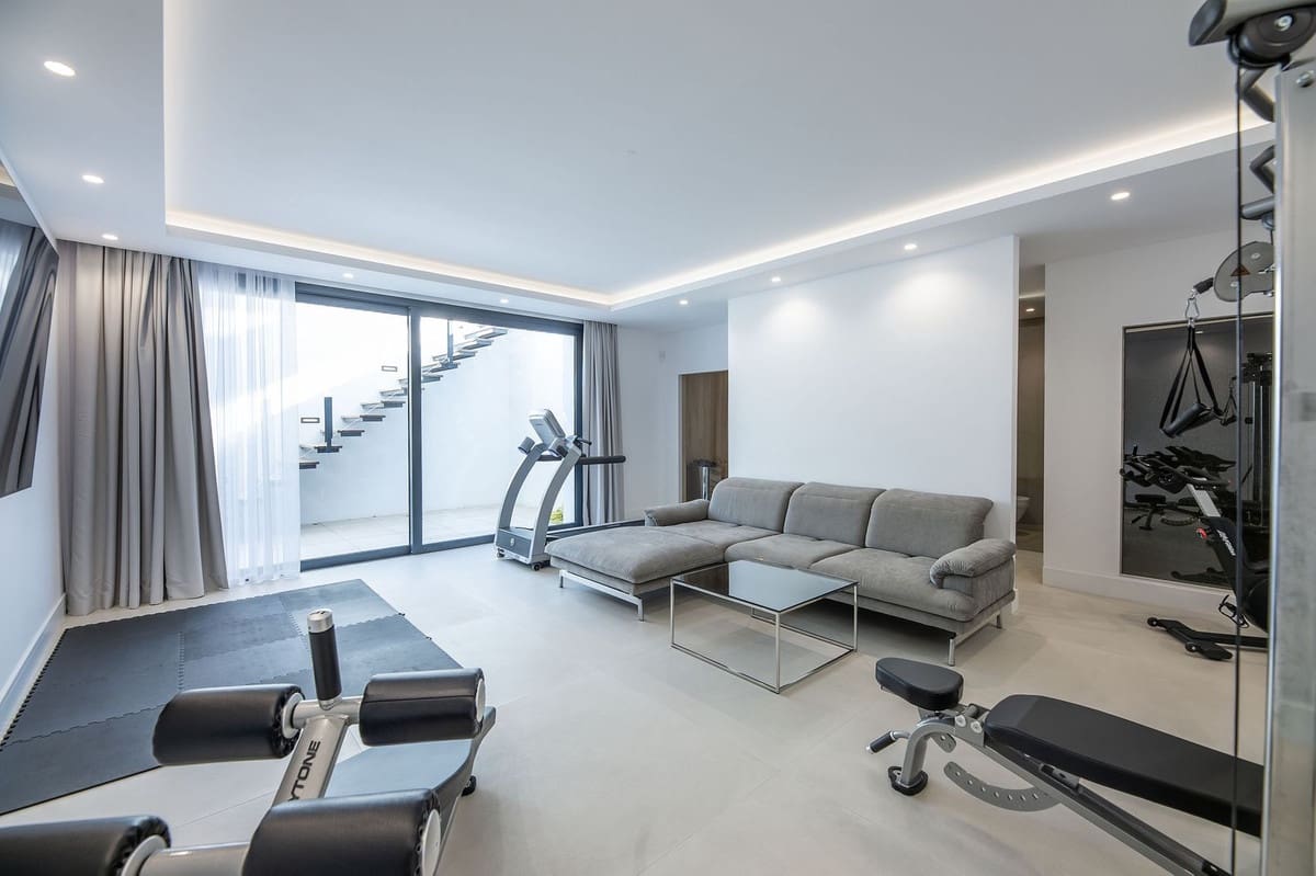 Chalet de 5 habitaciones en Estepona en venta - 4.750.000 € (Ref: 9664364)