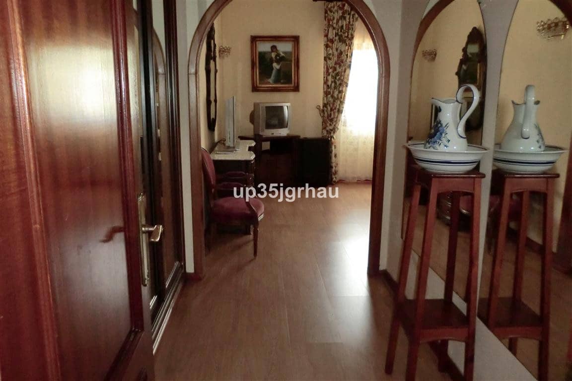 5 quarto Moradia para venda em Estepona com piscina garagem - 1 695 000 € (Ref: 9665230)