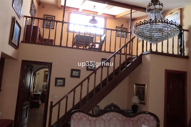 5 quarto Moradia para venda em Centro, Estepona com piscina garagem - 1 695 000 € (Ref: 9665230)