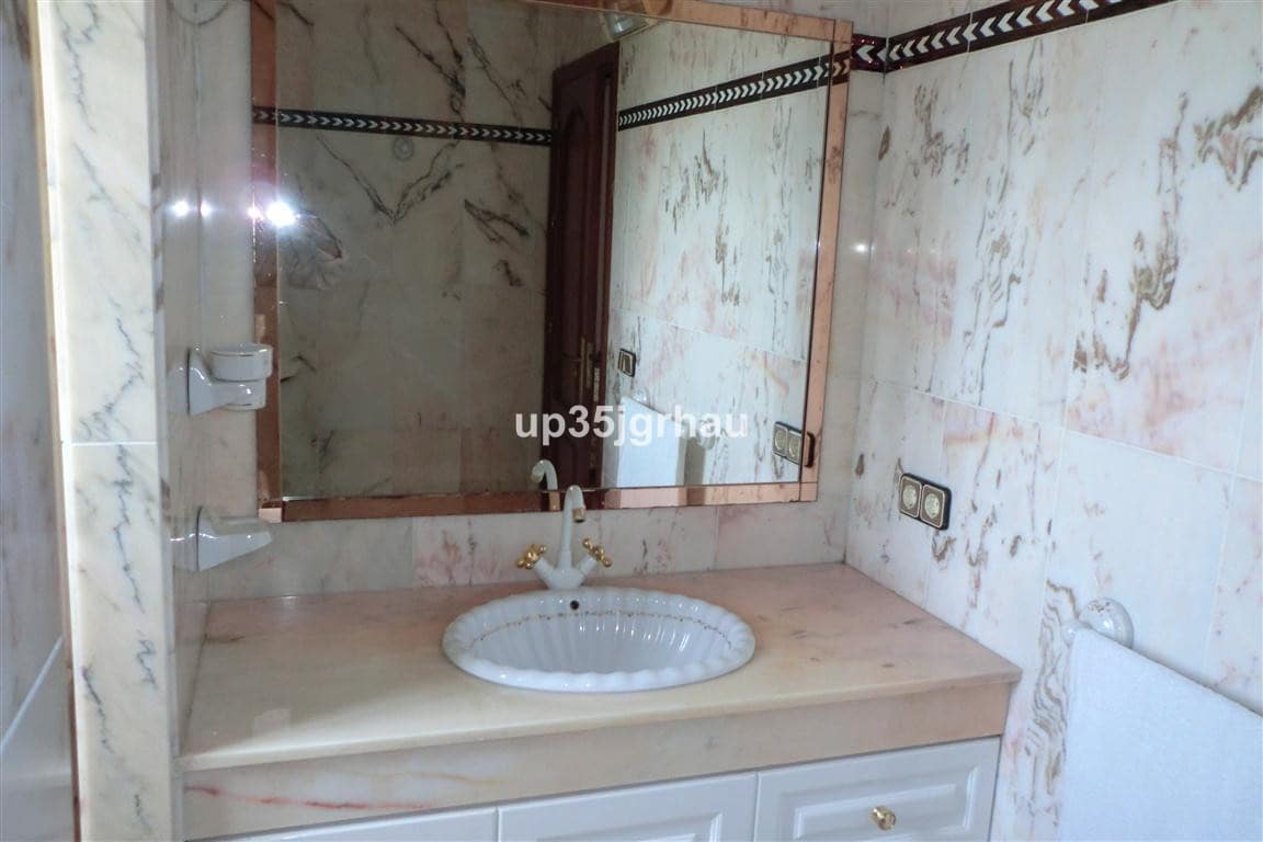 5 quarto Moradia para venda em Estepona com piscina garagem - 1 695 000 € (Ref: 9665230)