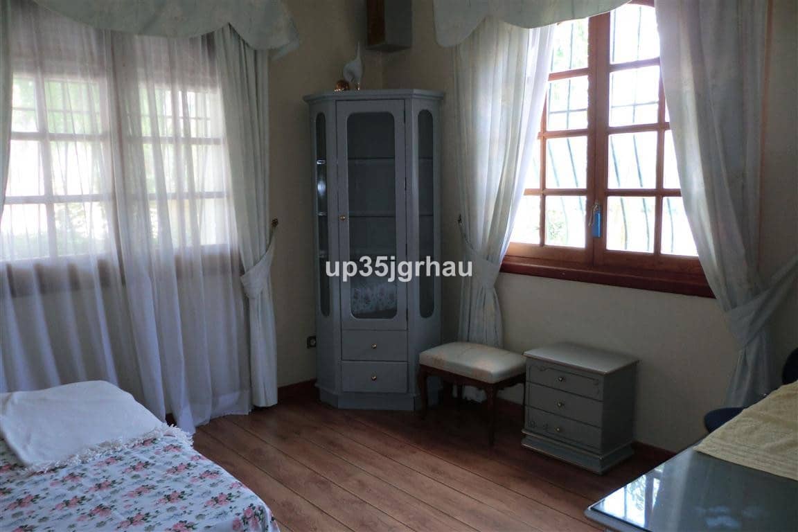 5 quarto Moradia para venda em Estepona com piscina garagem - 1 695 000 € (Ref: 9665230)