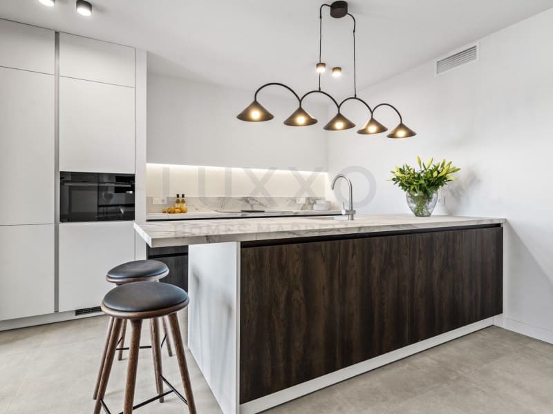 Piso de 2 habitaciones en Benahavís en venta con piscina garaje - 675.000 € (Ref: 9669269)