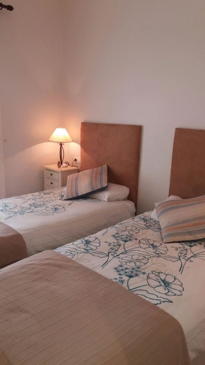 2 bedroom Flat for sale in Marbella with pool - € 410,000 (Ref: 9674790)