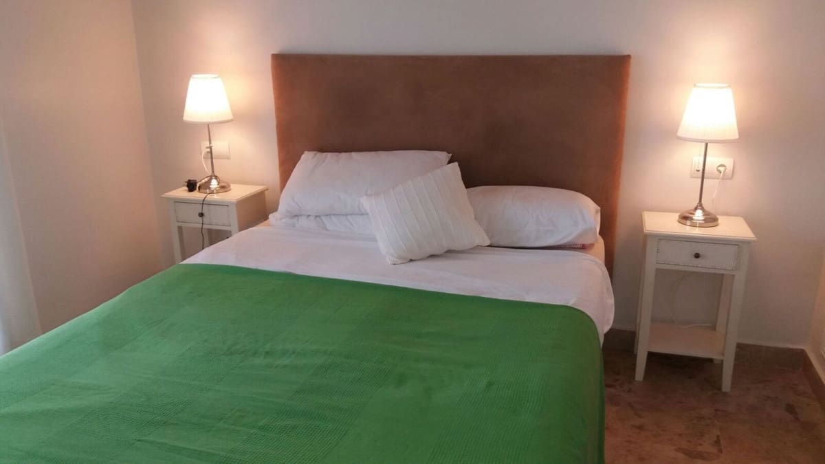 2 bedroom Flat for sale in Marbella with pool - € 410,000 (Ref: 9674790)