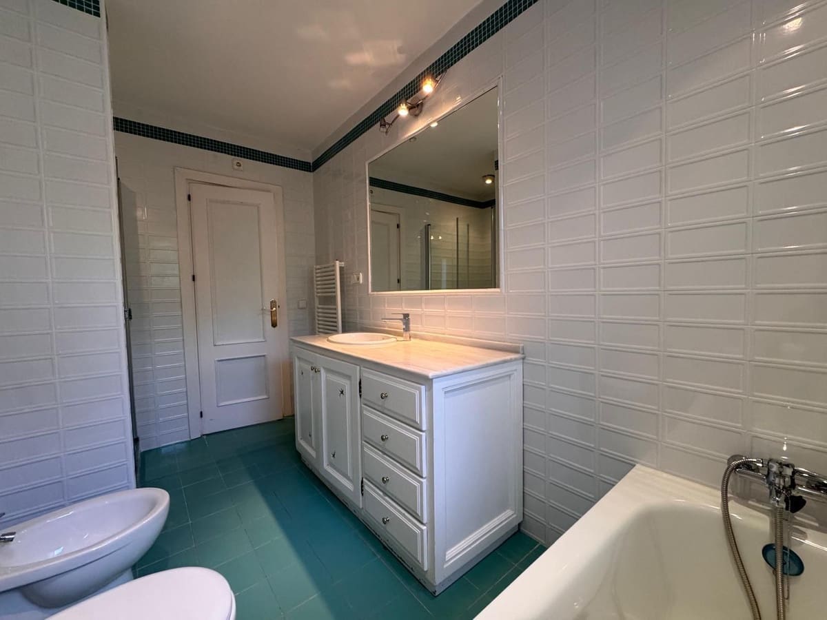 3 bedroom Villa for sale in Manilva with pool garage - € 570,000 (Ref: 9676013)