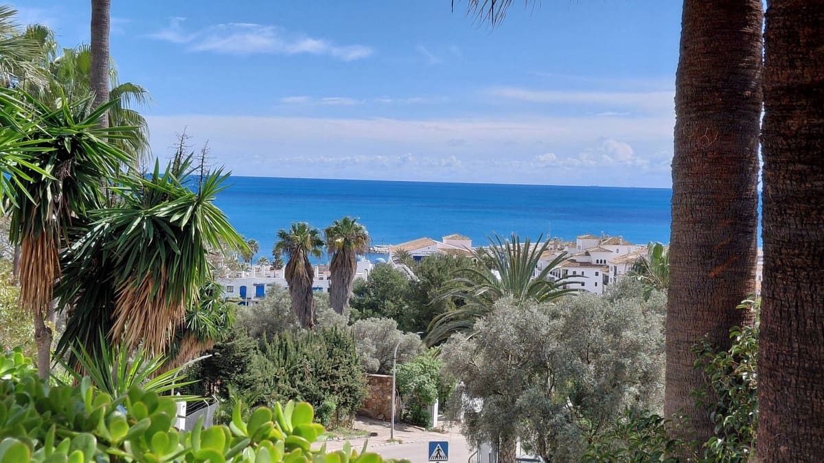 3 bedroom Villa for sale in Manilva with pool garage - € 570,000 (Ref: 9676013)