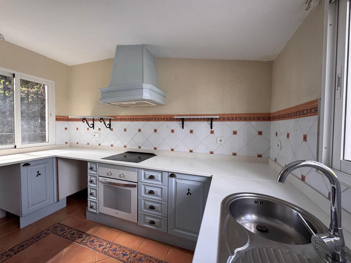 3 bedroom Villa for sale in Manilva with pool garage - € 570,000 (Ref: 9676013)