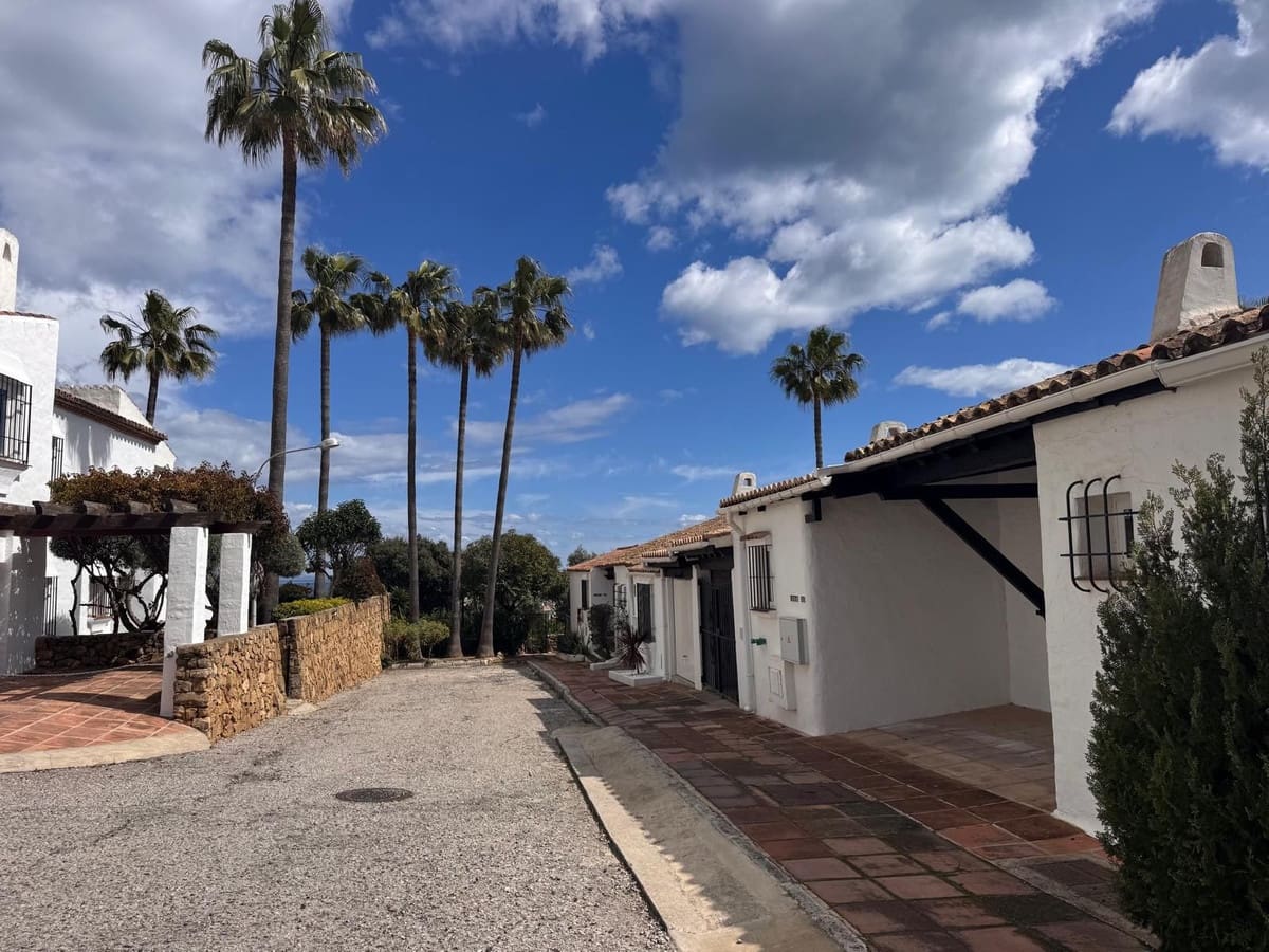 3 bedroom Villa for sale in Manilva with pool garage - € 570,000 (Ref: 9676013)