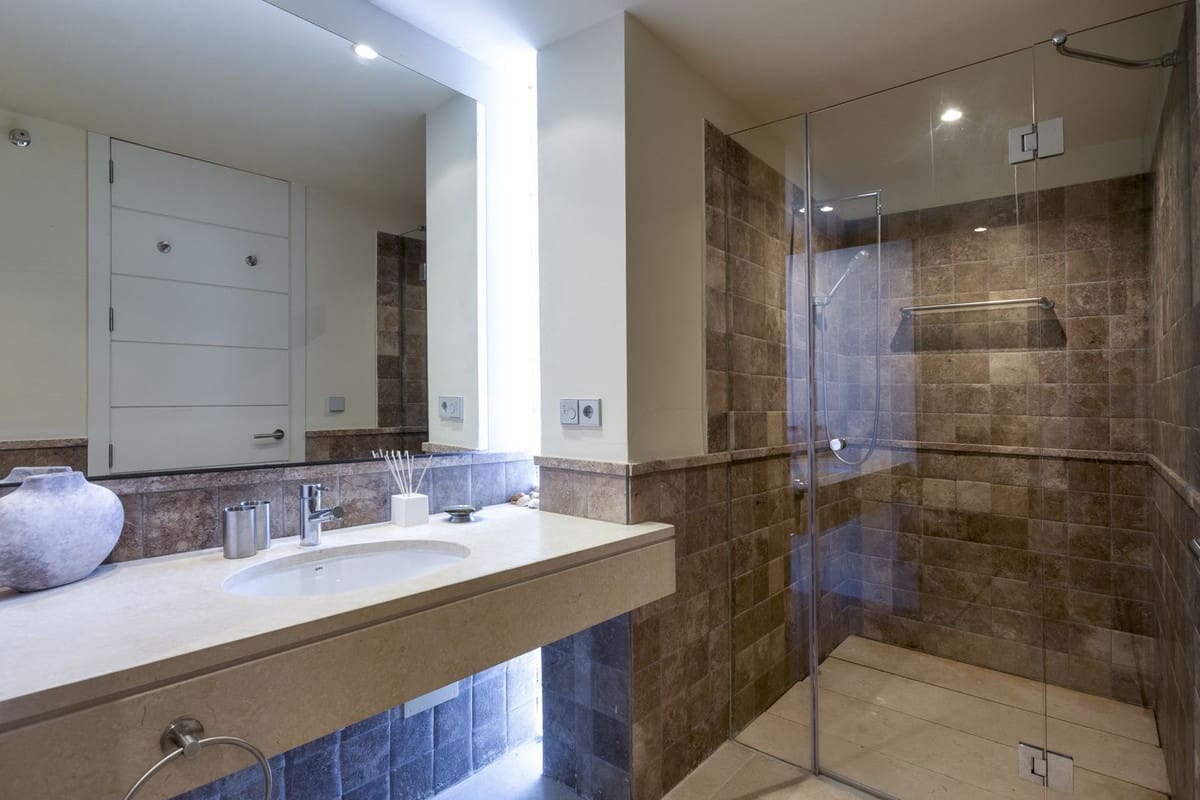 3 bedroom Flat for sale in Benahavis with garage - € 1,395,000 (Ref: 9676346)