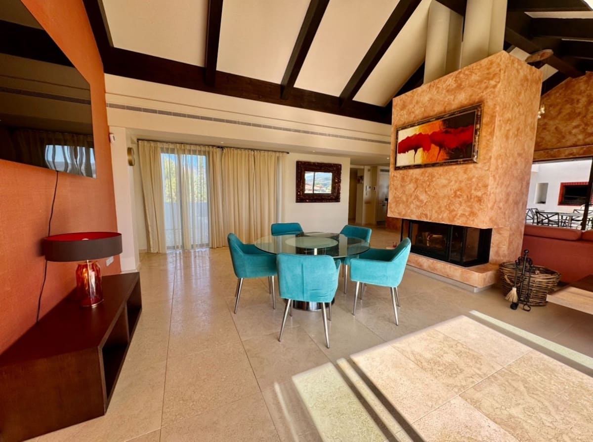 3 bedroom Flat for sale in Benahavis with garage - € 1,395,000 (Ref: 9676346)