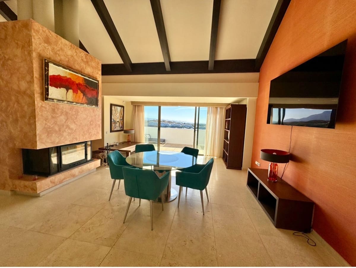 3 bedroom Flat for sale in Benahavis with garage - € 1,395,000 (Ref: 9676346)