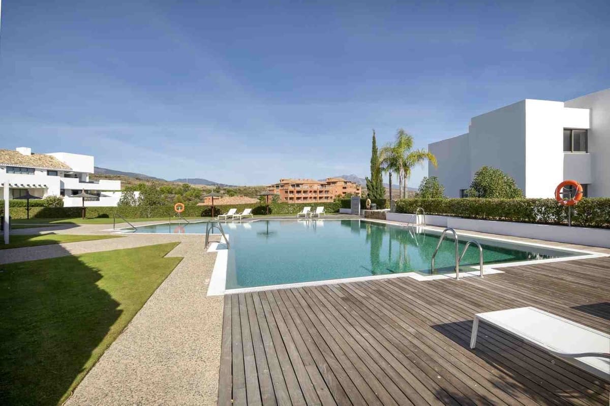 3 bedroom Flat for sale in Benahavis with garage - € 1,395,000 (Ref: 9676346)