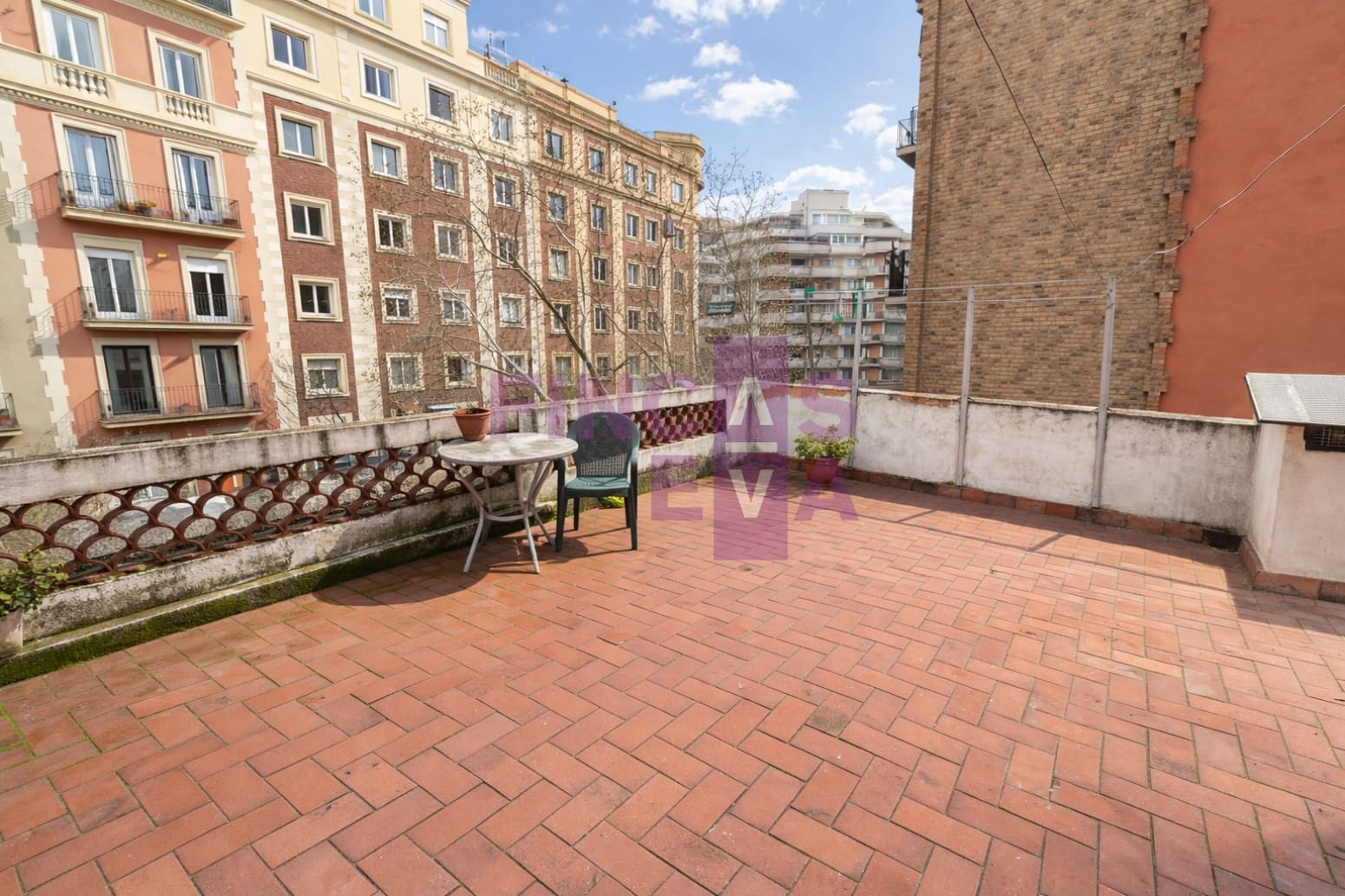 Piso de 3 habitaciones en Barcelona ciudad en venta - 460.000 € (Ref: 9676531)