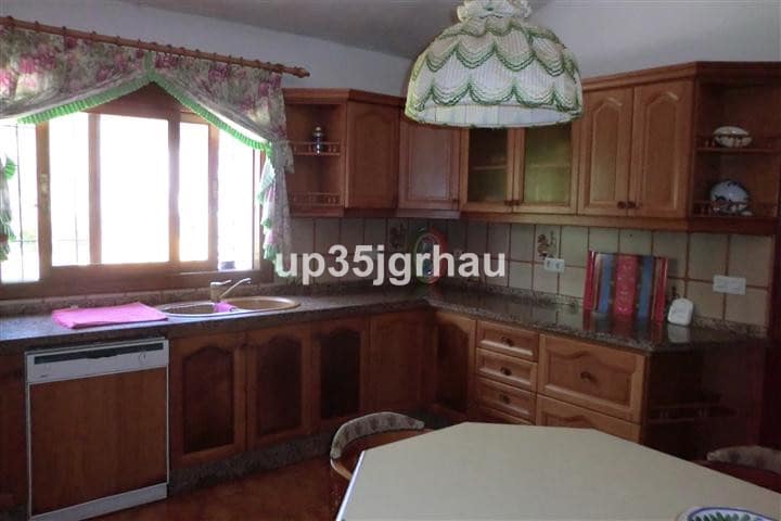 5 camera da letto Villa in vendita in Estepona con piscina garage - 1.695.000 € (Rif: 9679171)