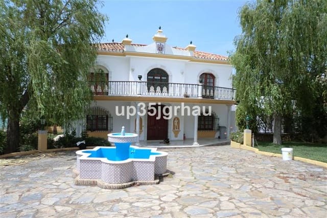 5 soverom Villa til salgs i Centro, Estepona med svømmebasseng garasje - € 1 695 000 (Ref: 9679171)
