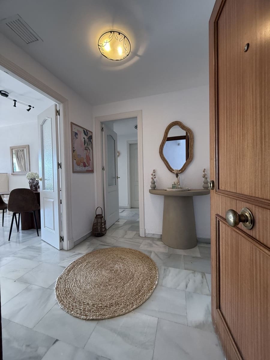 2 slaapkamer Flat te koop in El Paraiso met zwembad - € 390.000 (Ref: 9683902)