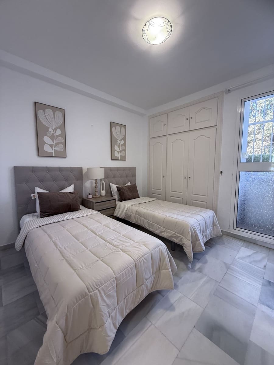 2 slaapkamer Flat te koop in El Paraiso met zwembad - € 390.000 (Ref: 9683902)